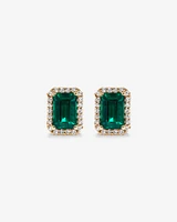 Boucles d'oreilles en or jaune 10 carats avec halo de diamants et émeraude verte synthétique taille émeraude