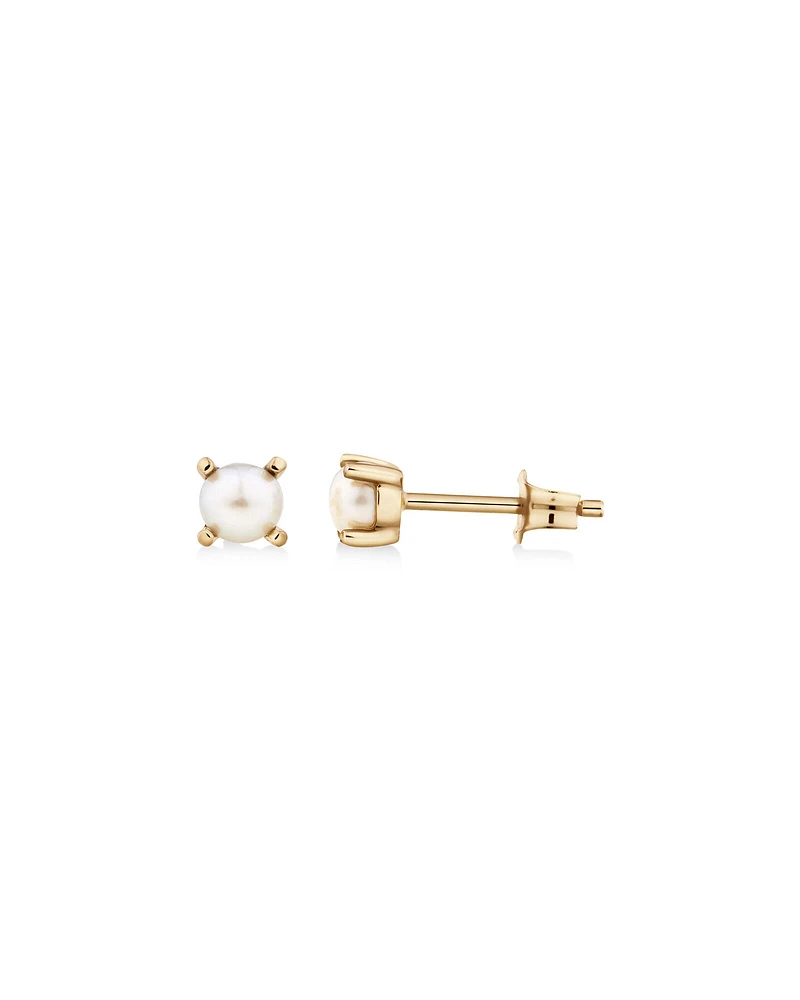 Stud Earrings with Cultured Freshwater Pearl