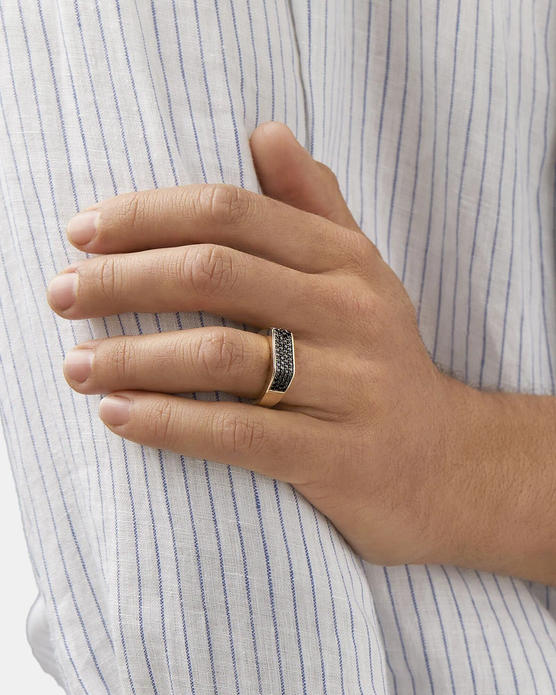 Bague en or jaune 10 K à diamants noirs totalisant 0,95 ct pour homme.