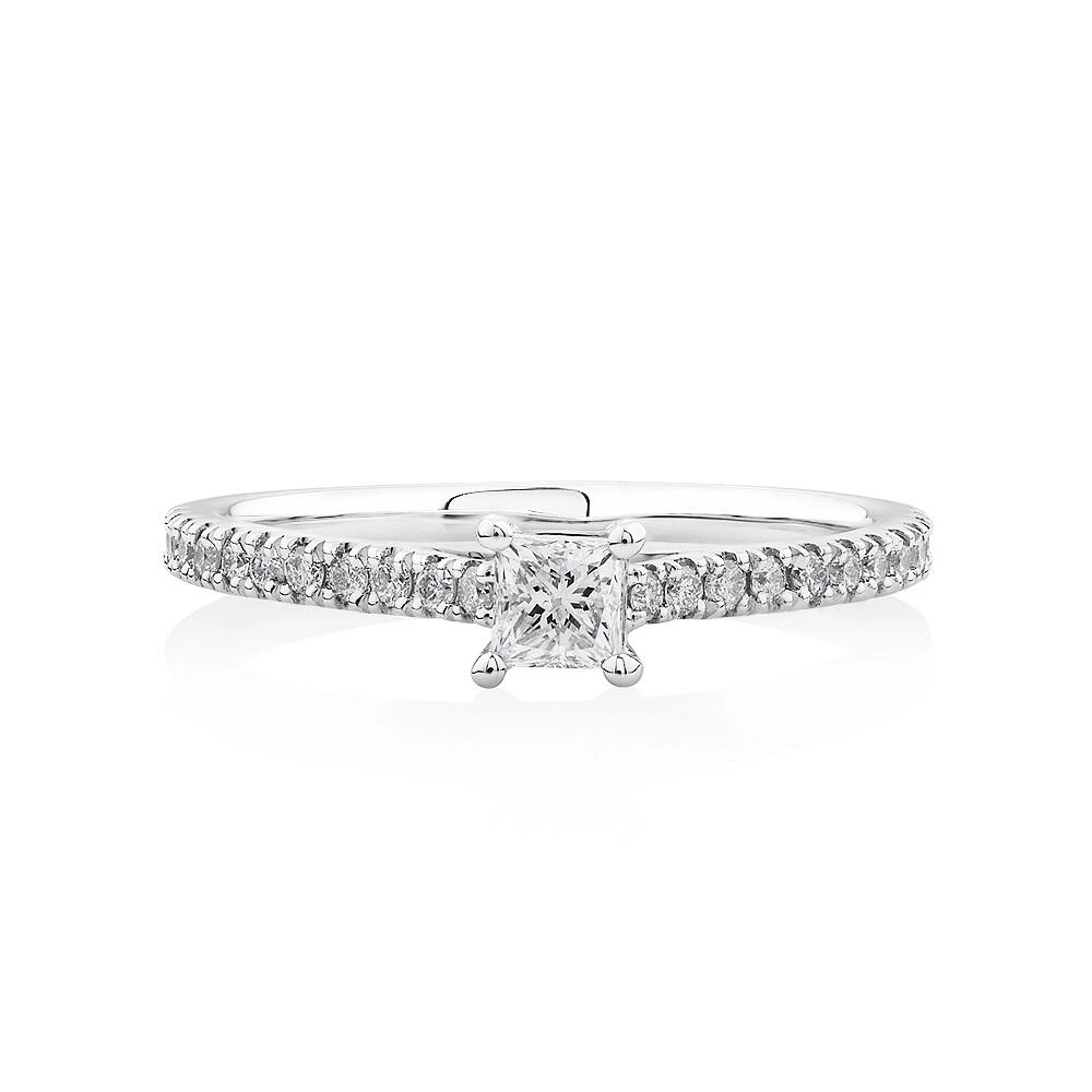 Bague de fiançailles en or blanc 14 K avec diamants totalisant 0,50 ct