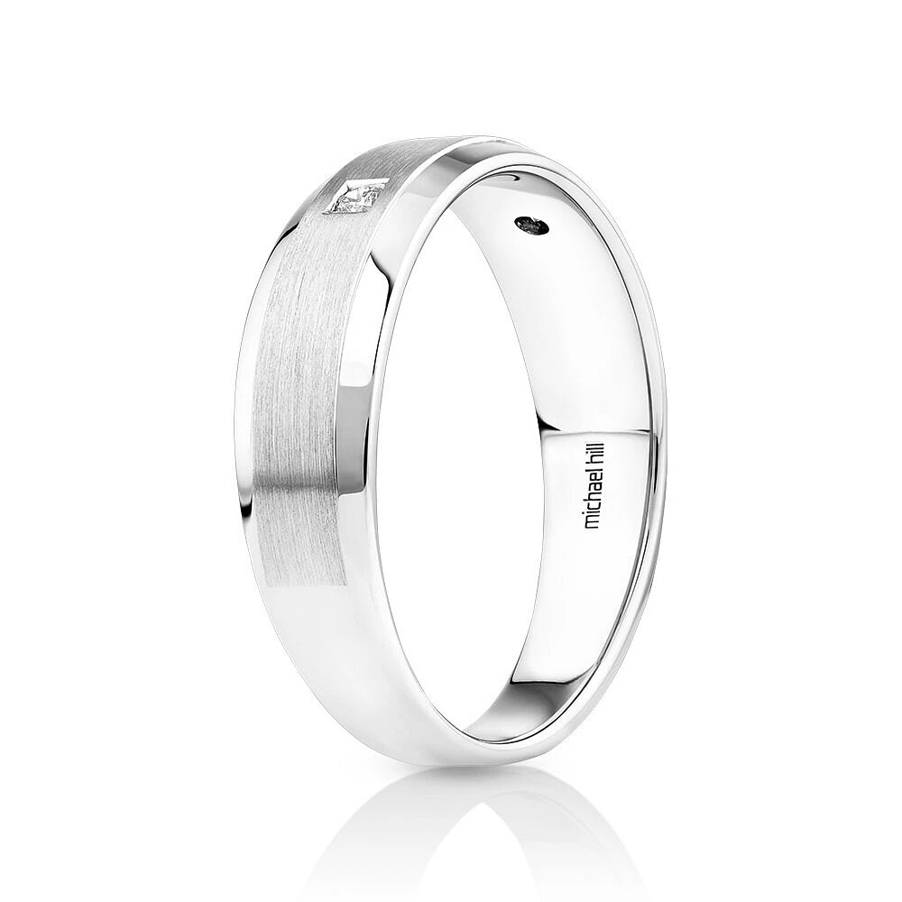 Bague pour hommes avec 0,08 TW carat de diamants en platine et centre brossé