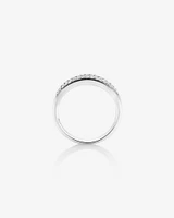 Bague en or blanc 10 K avec saphirs et diamants totalisant 0,29 ct