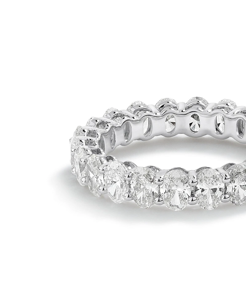 3,15 carats TW bague éternité avec diamants ovales cultivés en laboratoire en or blanc 14kt.