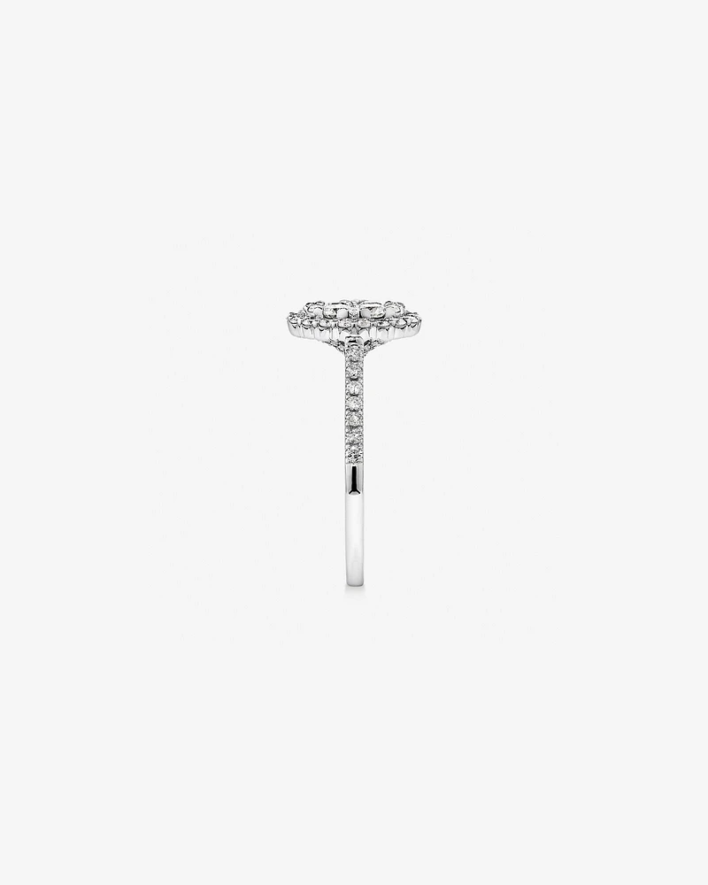 0,86 Carat Poids Total Bague De Fiançailles Halo En Diamant En Forme Ovale, En Or Blanc 14 Ct