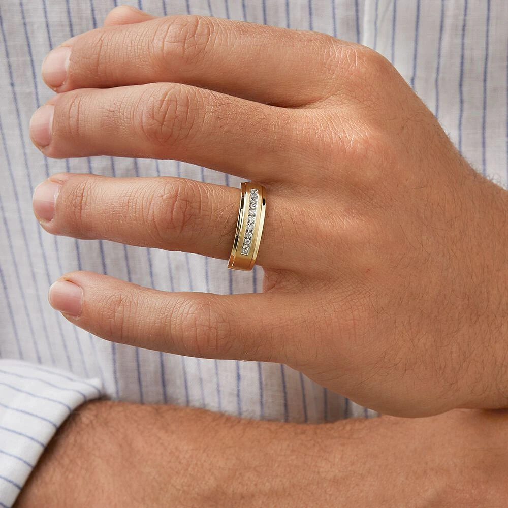 Ring with 0.15 Carat TW of Diamonds in 10kt Yellow Gold