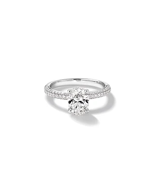 Bague De Fiançailles Solitaire En Diamant De Laboratoire Taille Ovale De 1,95 Carat Poids Total Avec Accent Latéral En Or Blanc 14 Carats