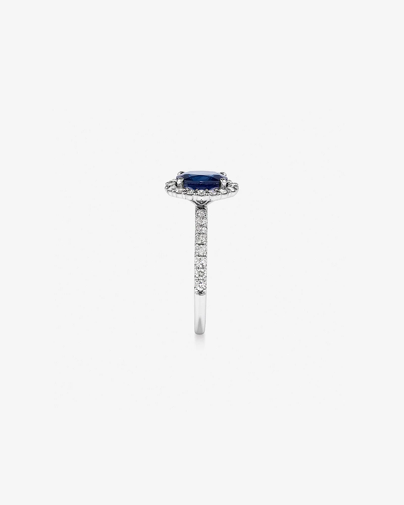 Bague Halo en Pierre Précieuse Saphir Bleu Taille Ovale et 0,60 Carat TW Diamant en Or Blanc 14 kt