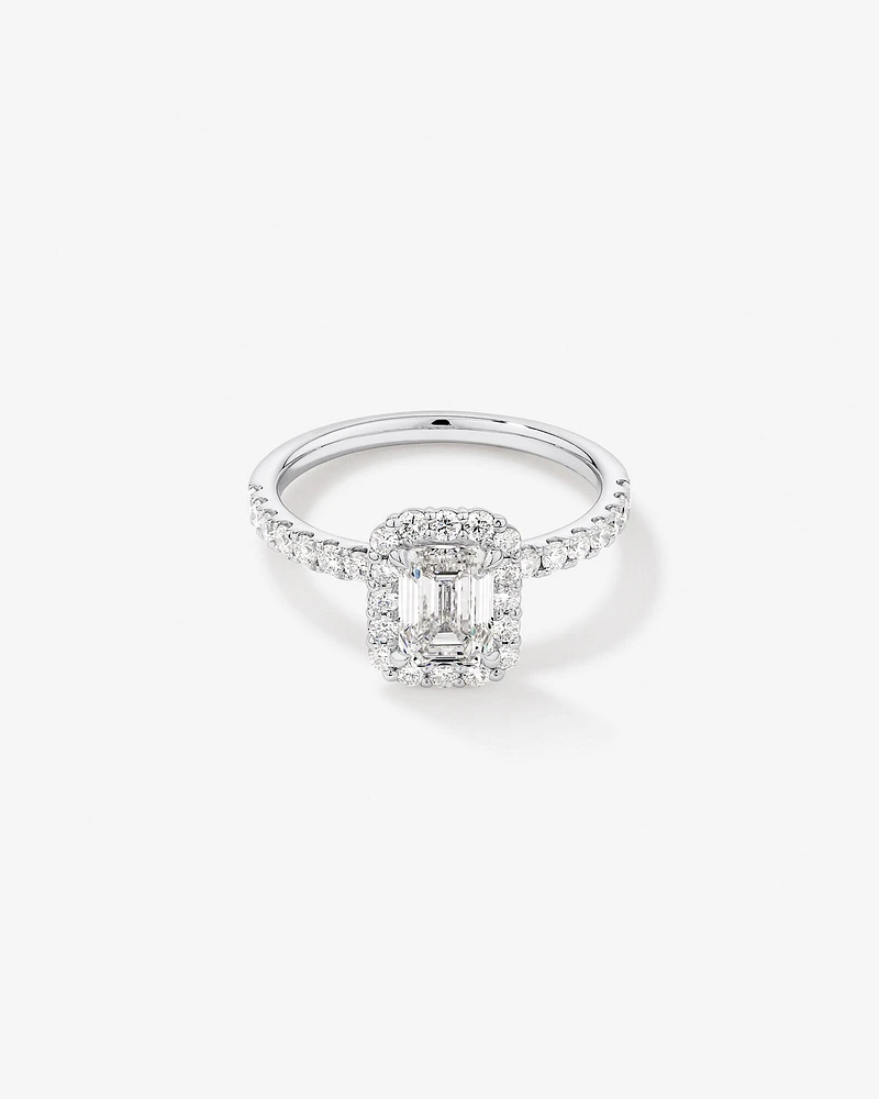 Bague De Fiançailles Halo En Diamant De Laboratoire Taille Émeraude De 1,78 Carat Poids Total En Or Blanc 14 Carats