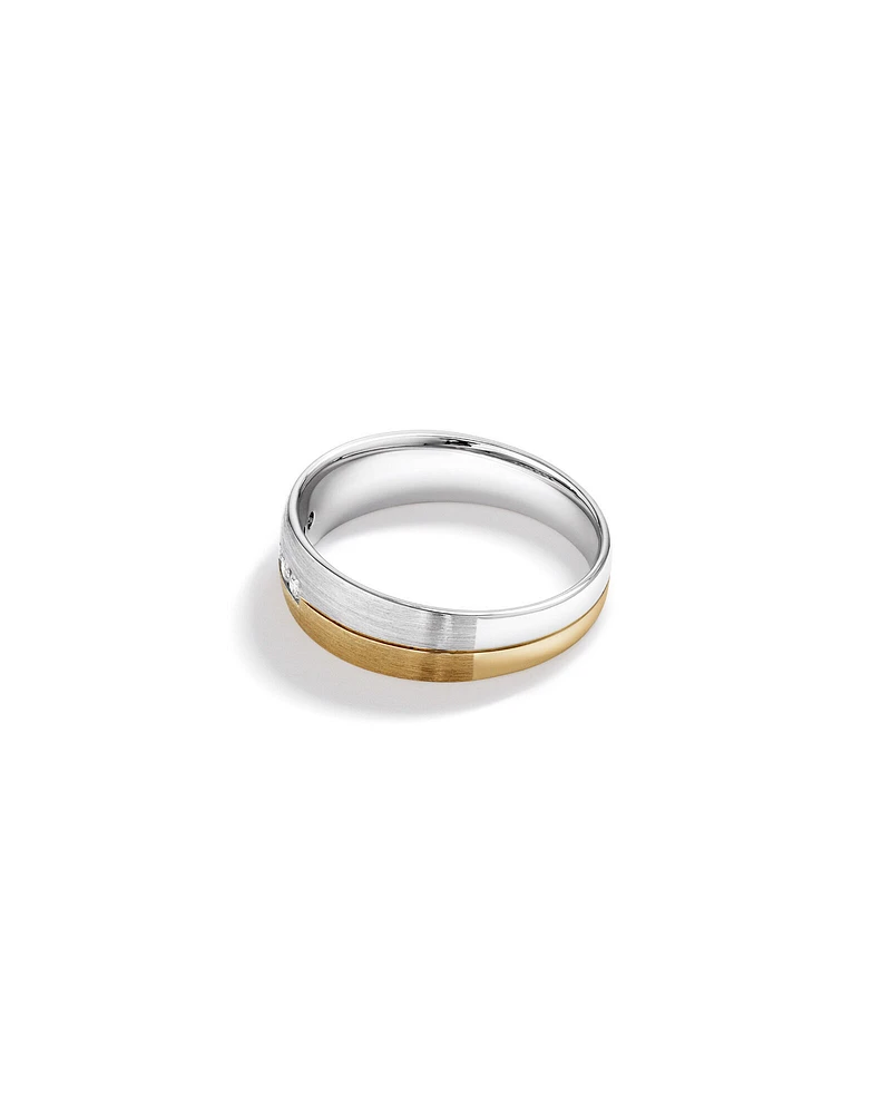 Bague de mariage pour homme en or blanc et jaune 10 ct bi-ton, sertie en canal avec un total de 0,15 carat de diamants.