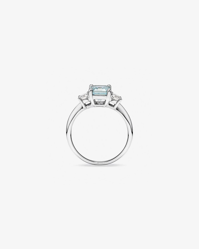 Bague en or blanc 10 K avec aigue-marine et diamants totalisant 0,40 ct