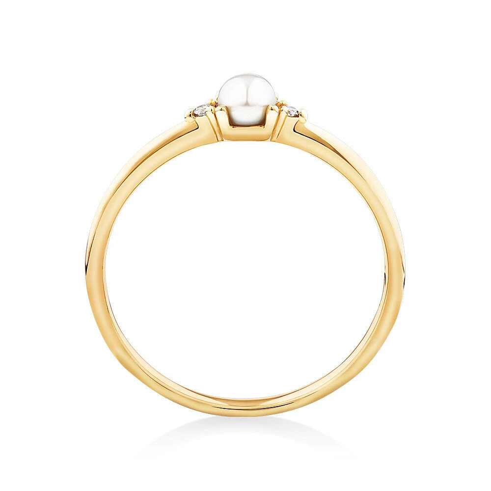3 Stone Ring with Cultured Freshwater Pearl & Diamonds in 10kt Yellow Gold