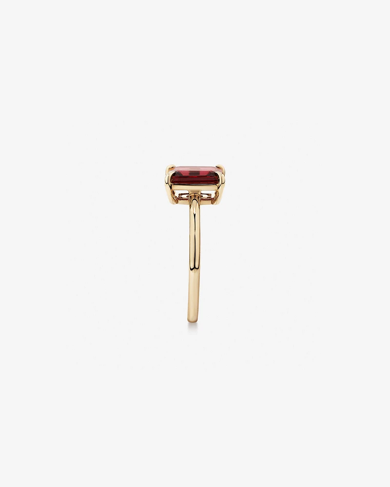 Garnet Ring in 10kt Yellow Gold