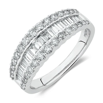 Bague en or blanc 14 K avec diamants totalisant 1 ct