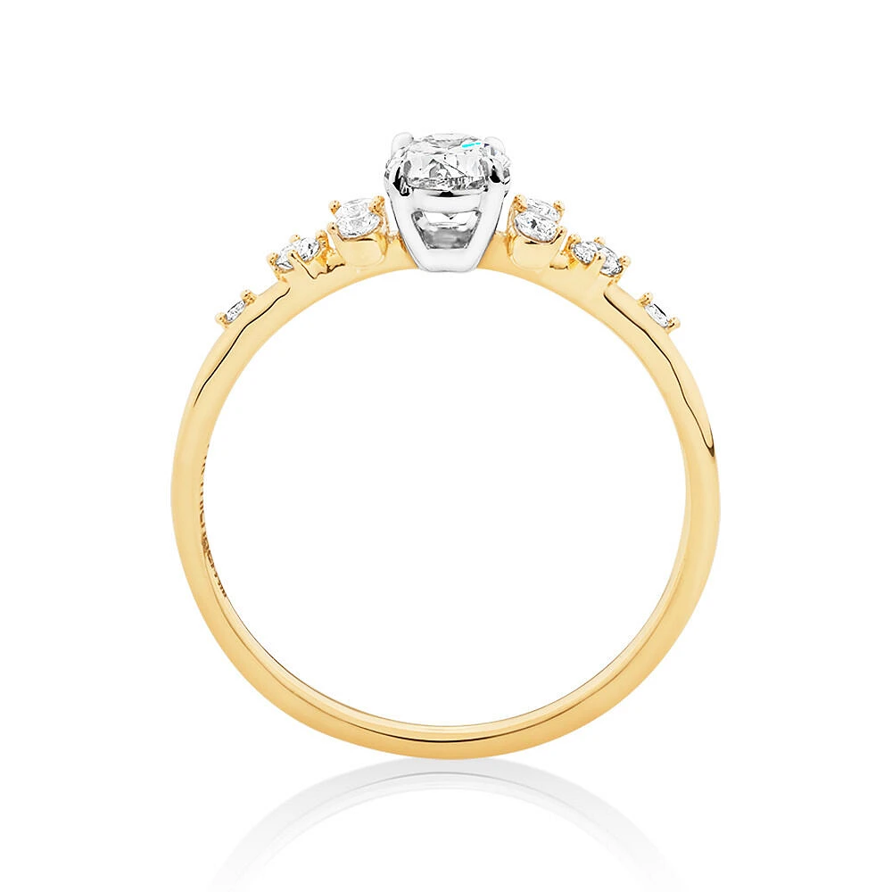 Bague à halo ovale en or blanc et jaune 14 K à diamants dispersés totalisant 0,63 ct