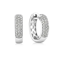 Anneaux courts en or blanc 10 K avec diamants totalisant 0,25 ct