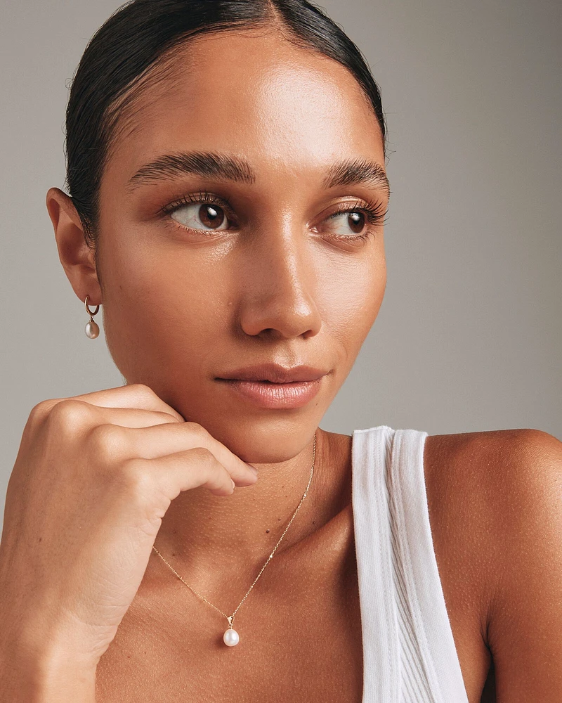 Hoop Earrings with Cultured Freshwater Pearls in 10kt Yellow Gold