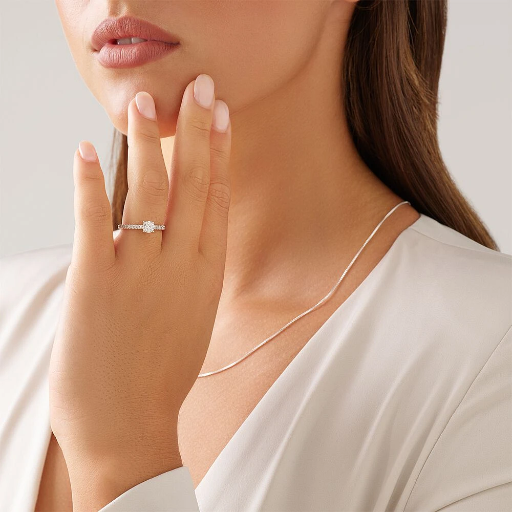 Bague de fiançailles en or blanc 14 K avec diamants totalisant 0,78 ct