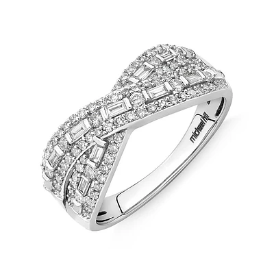 Bague en or blanc 10 K avec diamants totalisant 0,50 ct