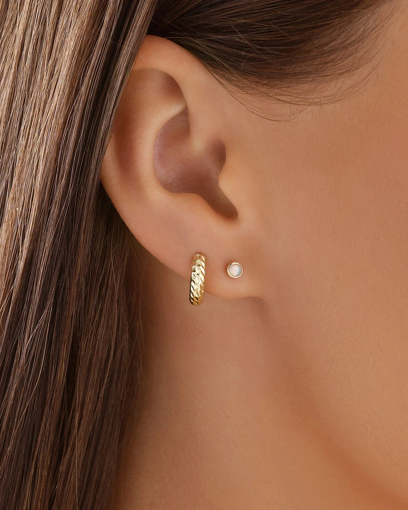 Stud Earrings with Opal in 10kt Gold