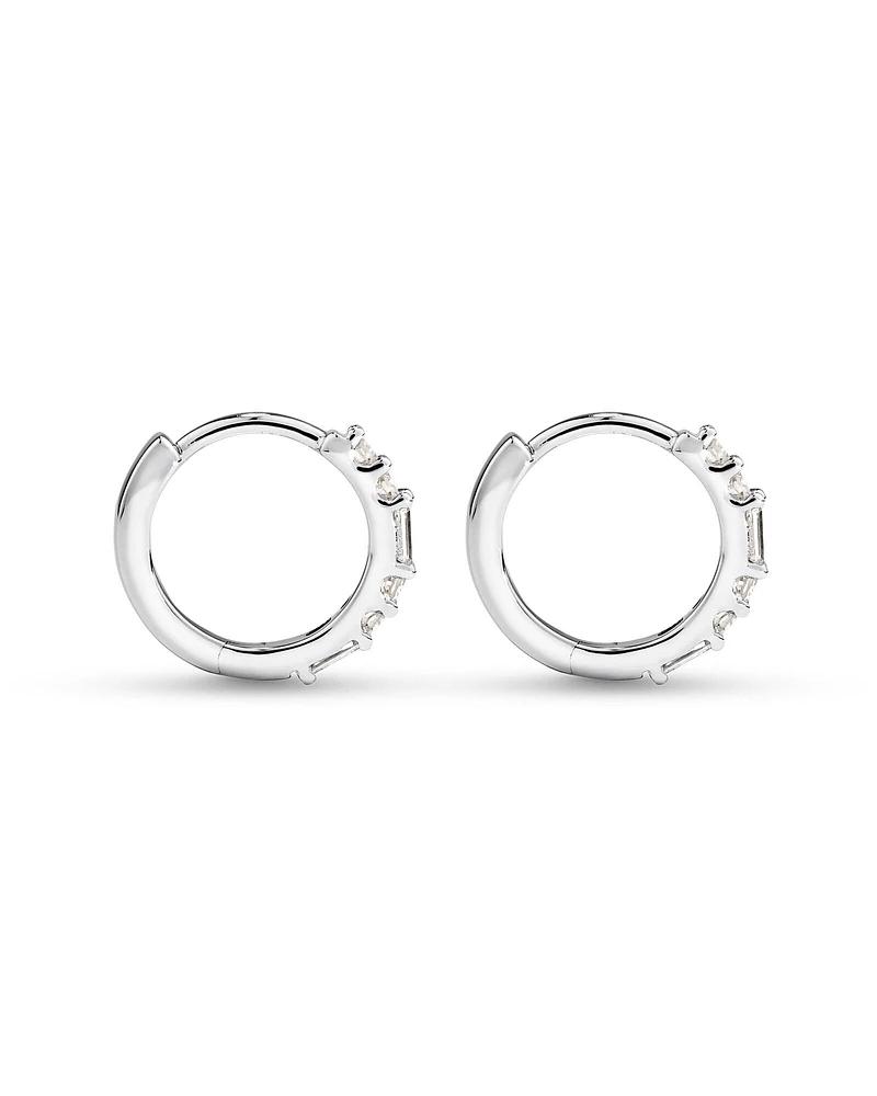 Boucles d'Oreilles Mini Créoles Dot Dash de Diamant de 0,13 Carat TW en Or Blanc 10kt