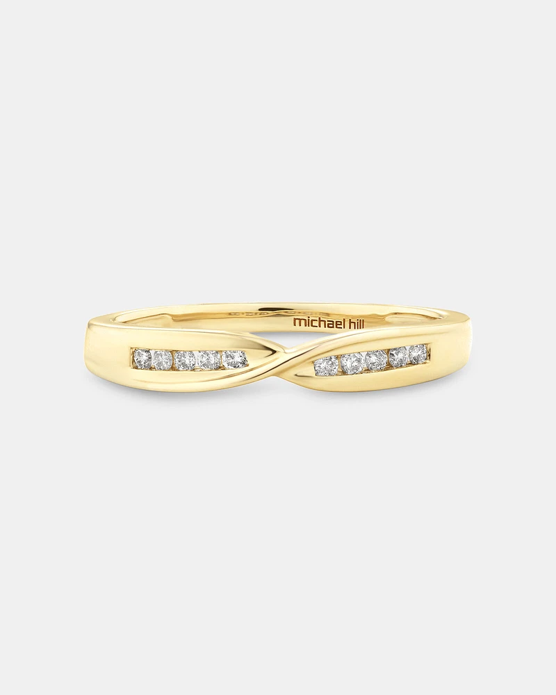 Wedding Band with Diamonds in 10kt Yellow Gold