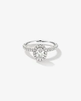 1,30 Carat Poids Total Bague De Fiançailles En Diamant Coupe Ovale Avec Pavé Et Halo, En Platine