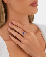 Bague en or blanc et jaune 10 K avec tanzanite et diamants totalisant 0,40 ct