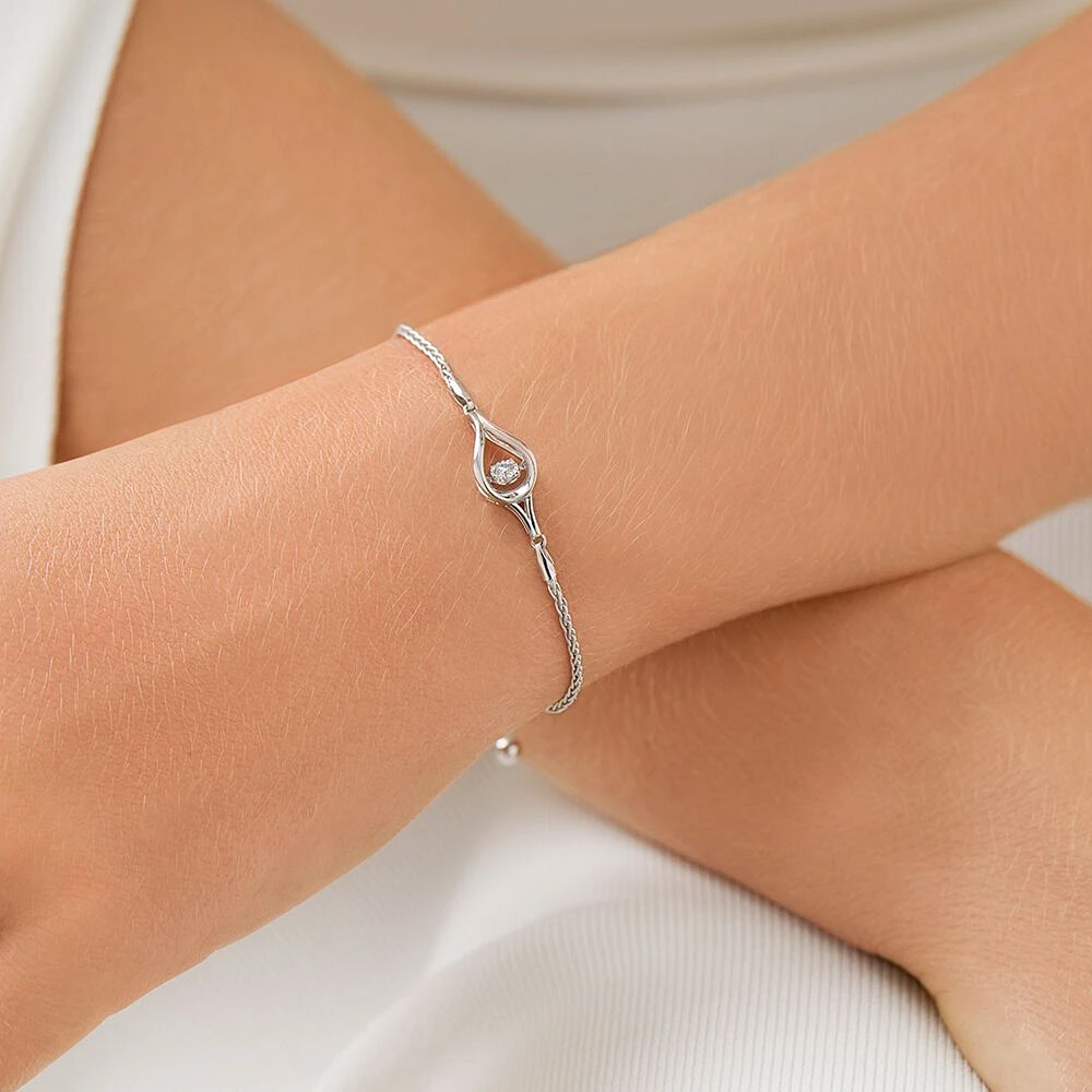 Everlight Adjustable Bracelet with a Diamond in Sterling Silver