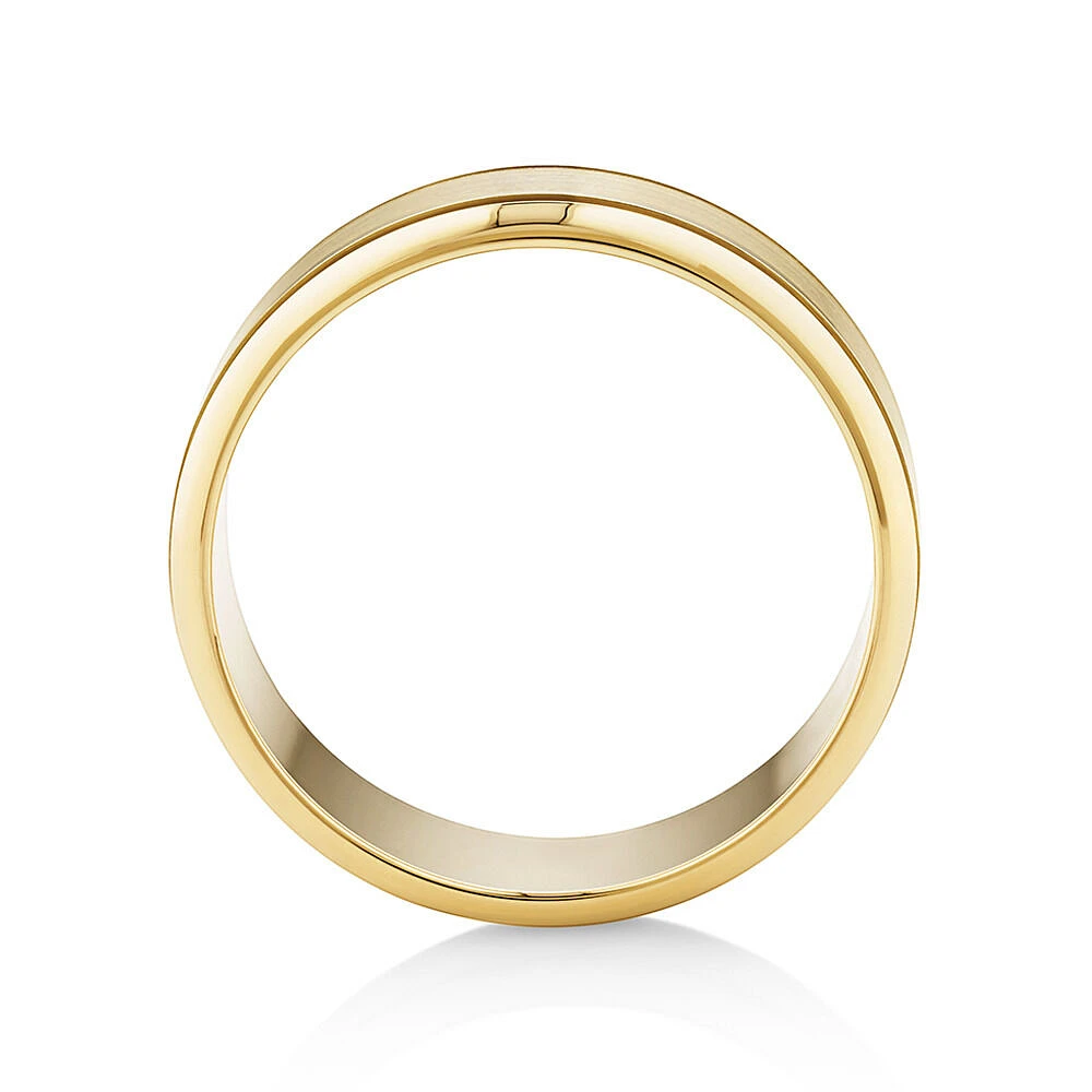 Men's Wedding Band in 10kt Yellow Gold