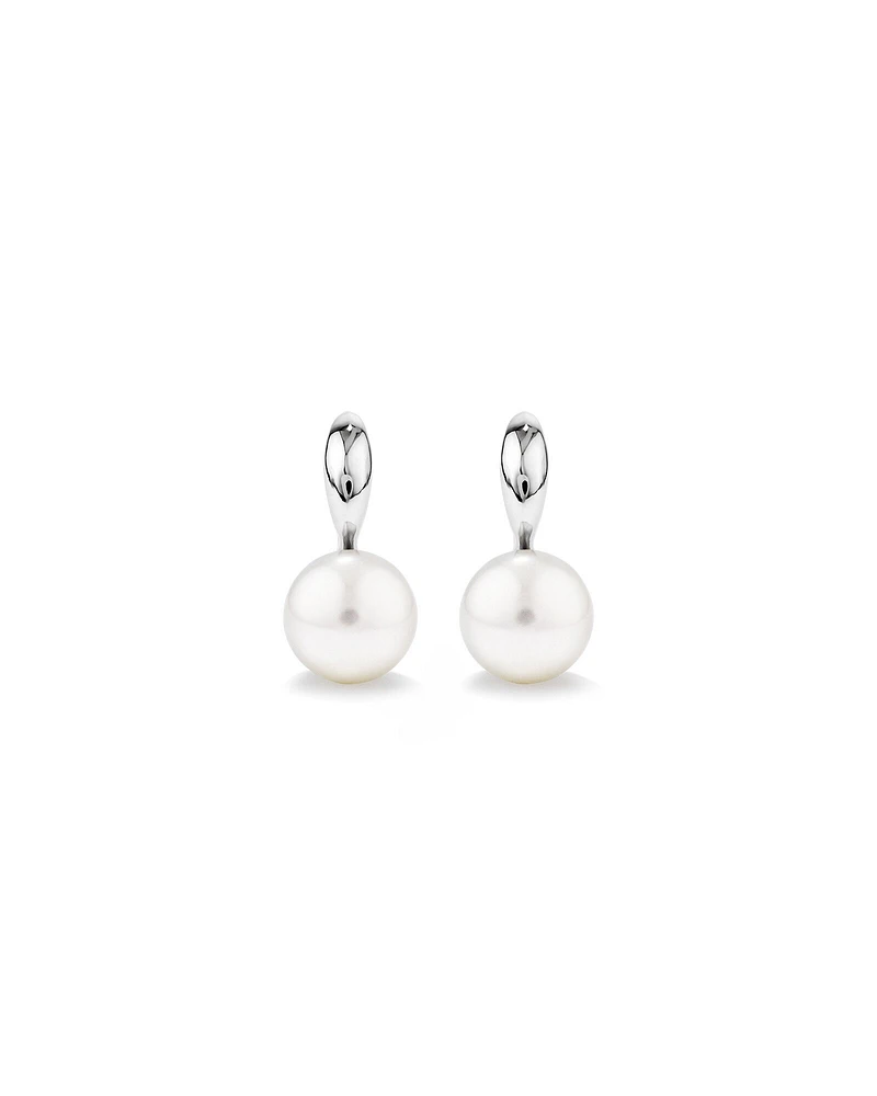 Hook Earrings with Freshwater Pearls in Sterling Silver