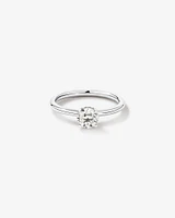 0,68 Carat Poids Total Bague De Fiançailles En Diamant Rond Brillant Solitaire Avec Pavé Caché Et Halo, En Platine