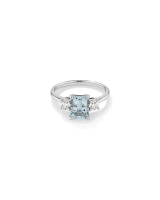 Bague en or blanc 10 K avec aigue-marine et diamants totalisant 0,40 ct