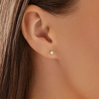 Boutons d'oreilles en or 10 K avec opale