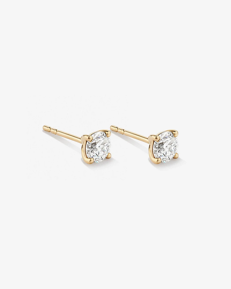 0,75 Carat TW Boucles d'oreilles puces solitaires en or blanc 18kt