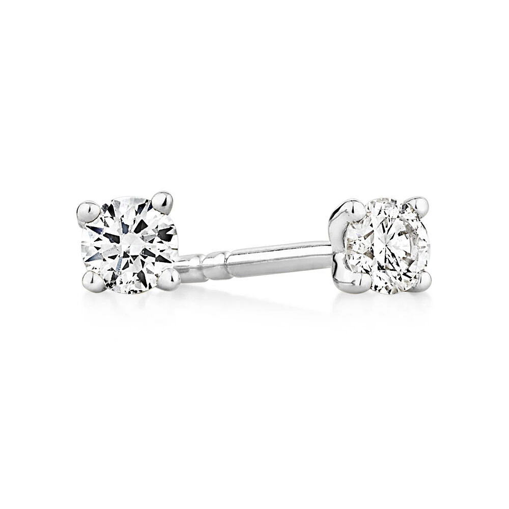 Boutons d'oreilles en or jaune 10 K ornés de diamants totalisant 0,15 ct