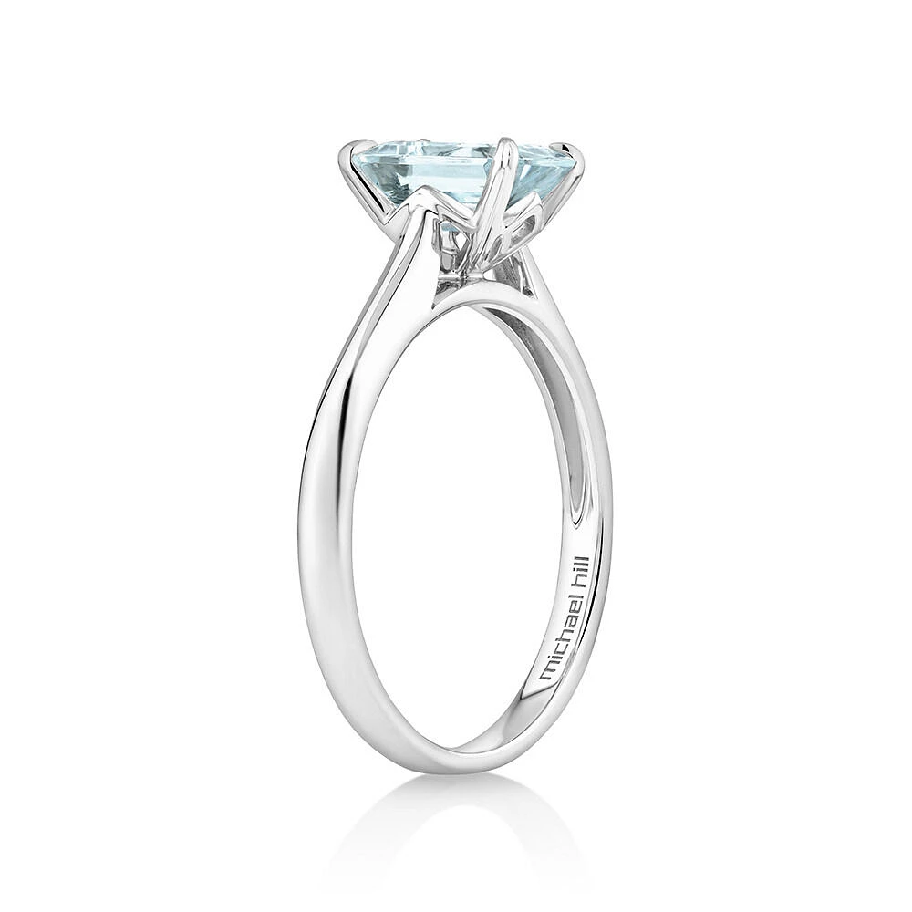 Ring with Aquamarine in 10kt White Gold