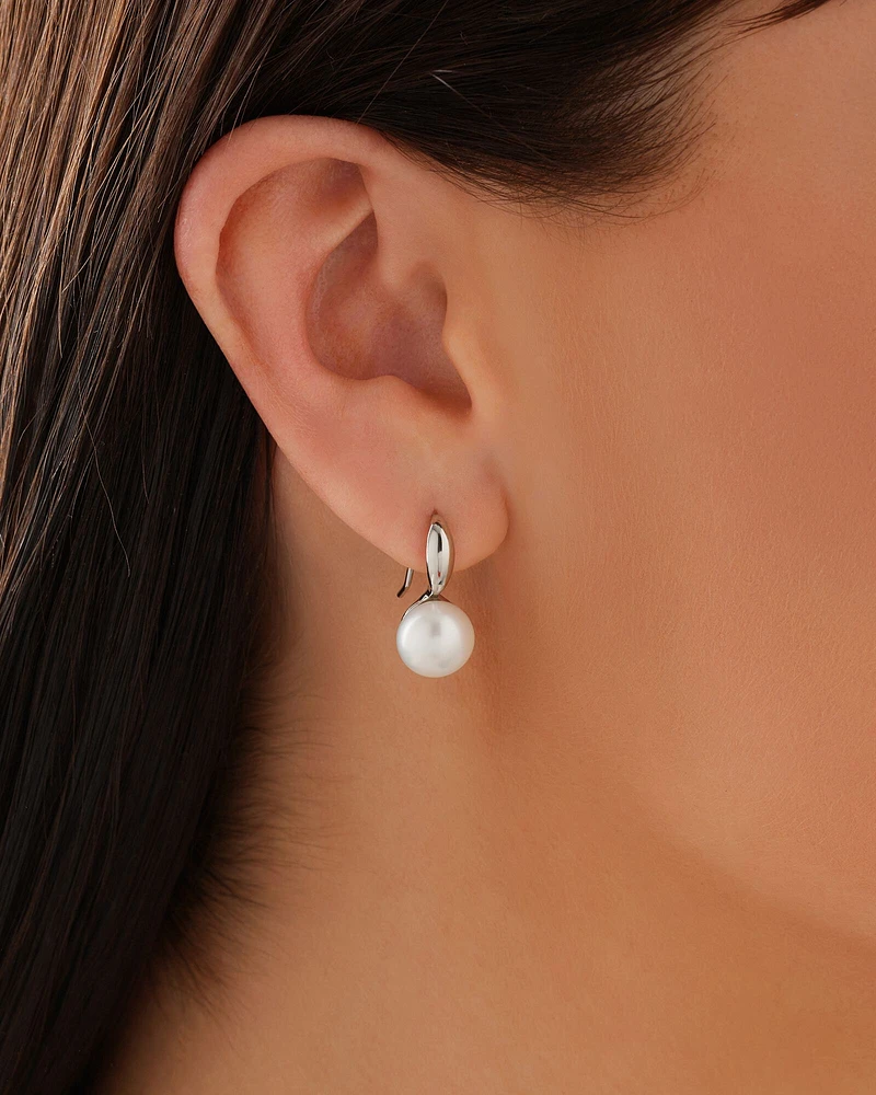 Hook Earrings with Freshwater Pearls in Sterling Silver