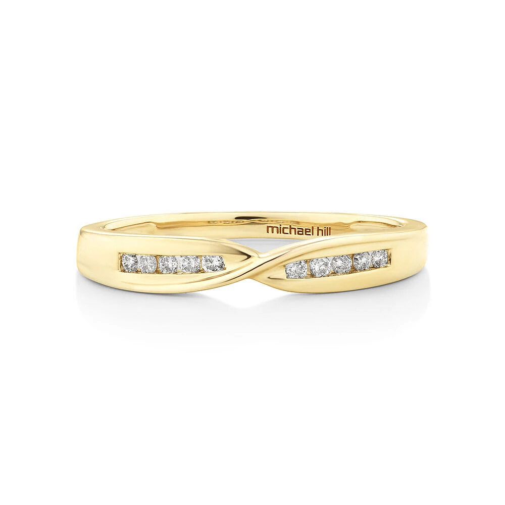 Wedding Ring with Diamonds in 14kt Yellow Gold