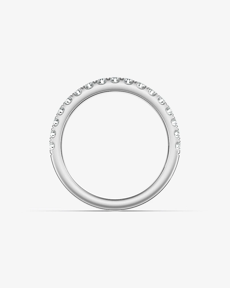 Alliance en or blanc 14 K avec diamants totalisant 0,50 ct