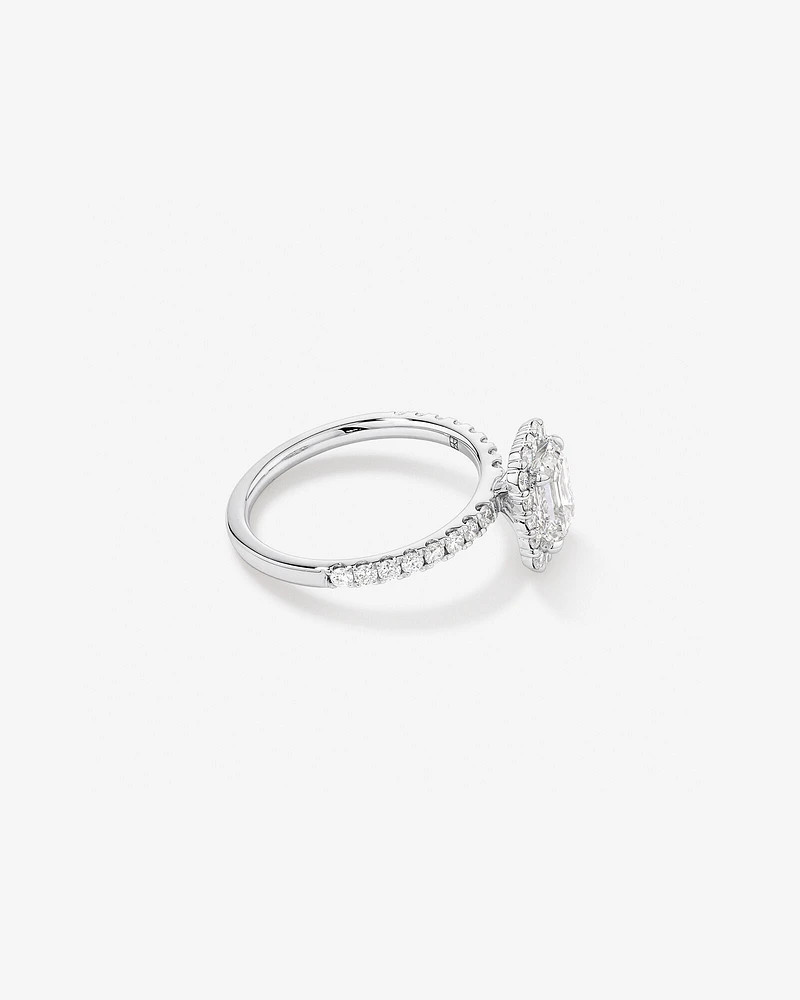 Bague De Fiançailles Halo En Diamant De Laboratoire Taille Émeraude De 1,78 Carat Poids Total En Or Blanc 14 Carats