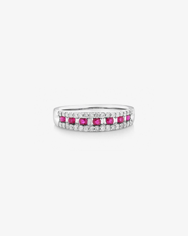 Bague en or blanc 10 K avec rubis et diamants totalisant 0,29 ct