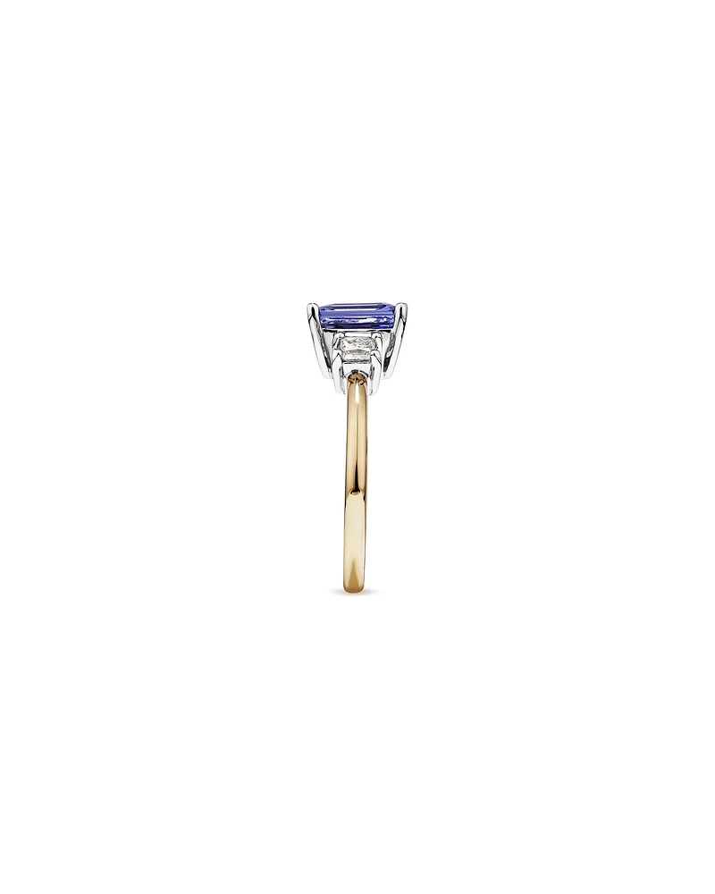 Bague en or blanc et jaune 10 K avec tanzanite et diamants totalisant 0,40 ct