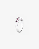 Bague en or blanc 10 K avec rubis et diamants totalisant 0,29 ct