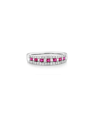 Bague en or blanc 10 K avec rubis et diamants totalisant 0,29 ct