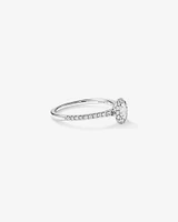 Bague à halo ovale en or blanc 14 K avec diamants totalisant 0,50 ct