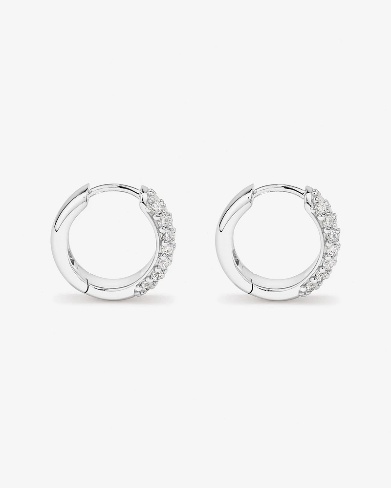 Boucles d'oreilles huggie croix en forme de coussin en zircon cubique en argent sterling