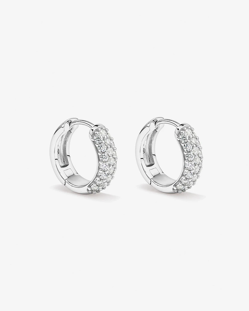 Boucles d'oreilles huggie croix en forme de coussin en zircon cubique en argent sterling