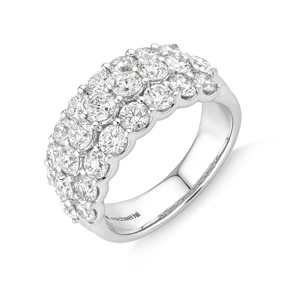 Bague en or blanc 14 K à diamants totalisant 3 ct