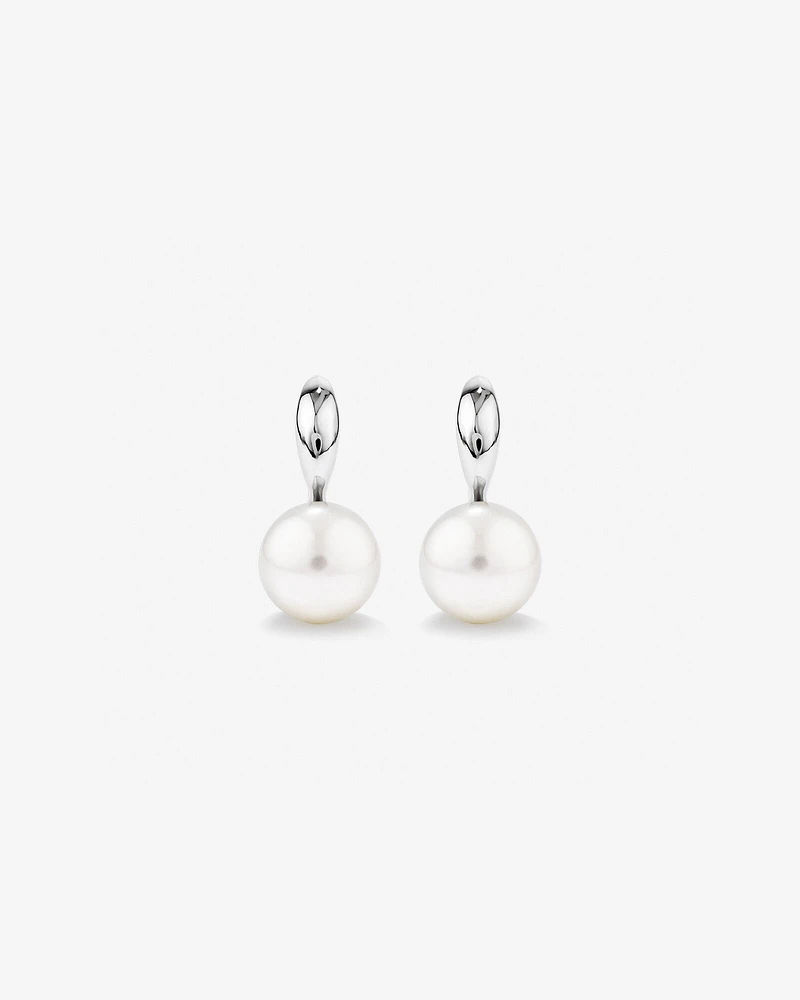 Hook Earrings with Freshwater Pearls in Sterling Silver