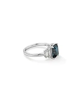 Bague Avec Topaze Bleue De Londres Taille Émeraude Et 0,30 Carat Pt De Diamants Taille Baguette En Or Blanc 14 Ct